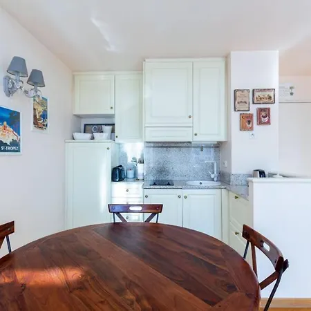 Real Gem In Best Location A/C And Balcony *