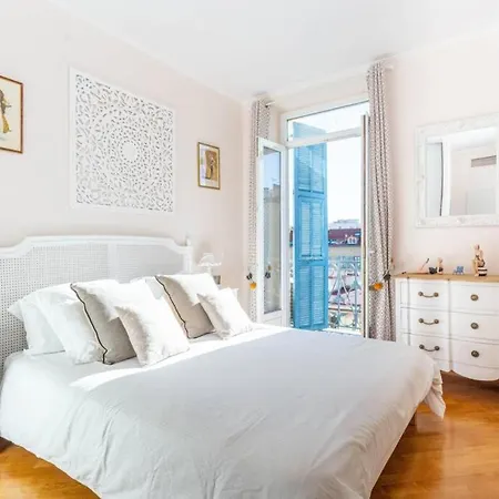 Real Gem In Best Location A/C And Balcony *